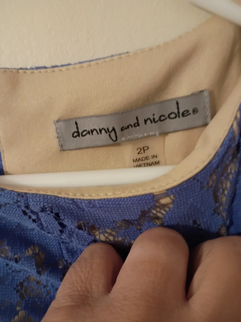 Danny & Nicole sleeveless fit